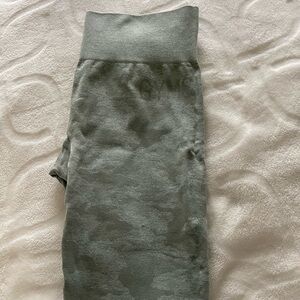 Gymshark Adapt Camo Seamless Leggings, Size Small, Sage Green